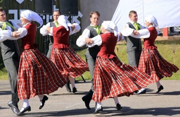 Tautas deju ansamblis "DAUGAVIEŠI"
