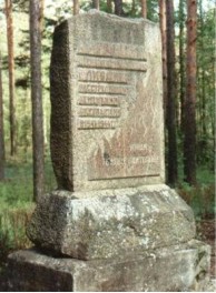 Piemiņas akmens holokausta upuriem Grīvas mežā